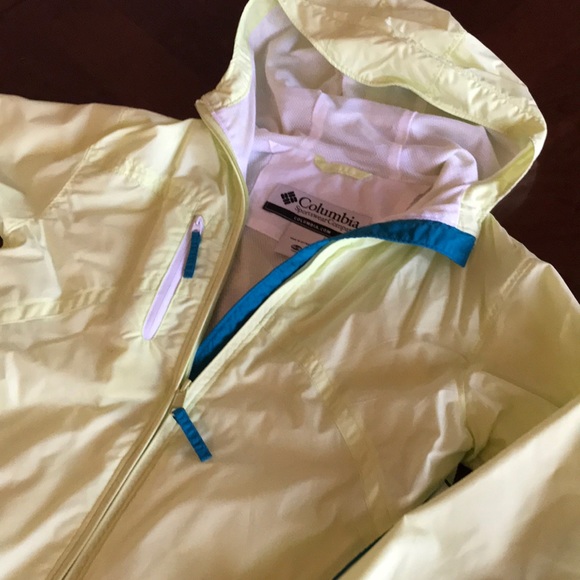 Windbreaker/soft shell jacket. - Picture 3 of 5